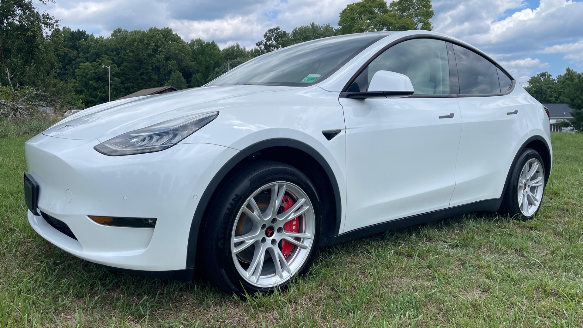 2021 TESLA Model Y - Thumbnail 3