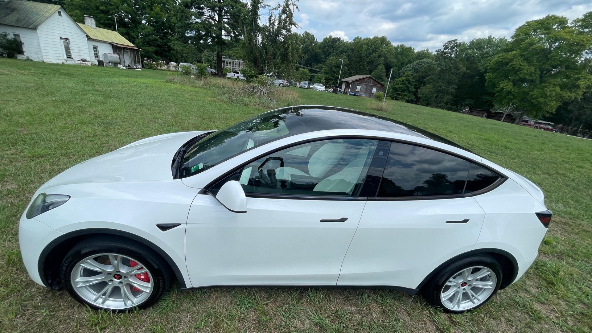 2021 TESLA Model Y - Thumbnail 5