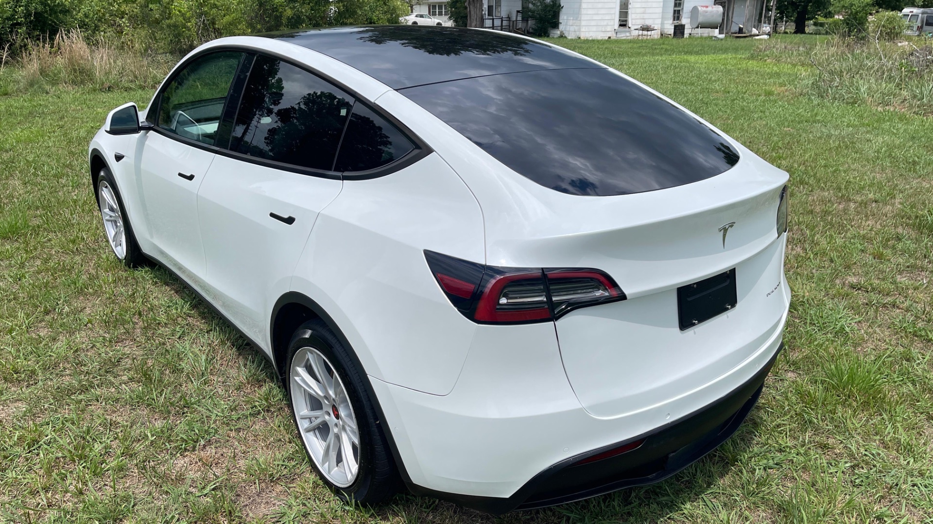 2021 TESLA Model Y - Thumbnail 8